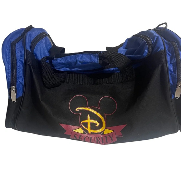 WDW SECURITY CAST  MEMEBER DUFFLE BAG SECURITY CAST EXCLUSIVE RARE - Picture 1 of 16